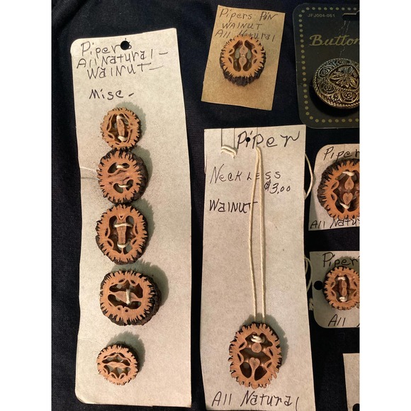 VINTAGE Helen Piper Lot Folk Art Handmade Buttons Pin Necklaces Black Walnut - Picture 2 of 8